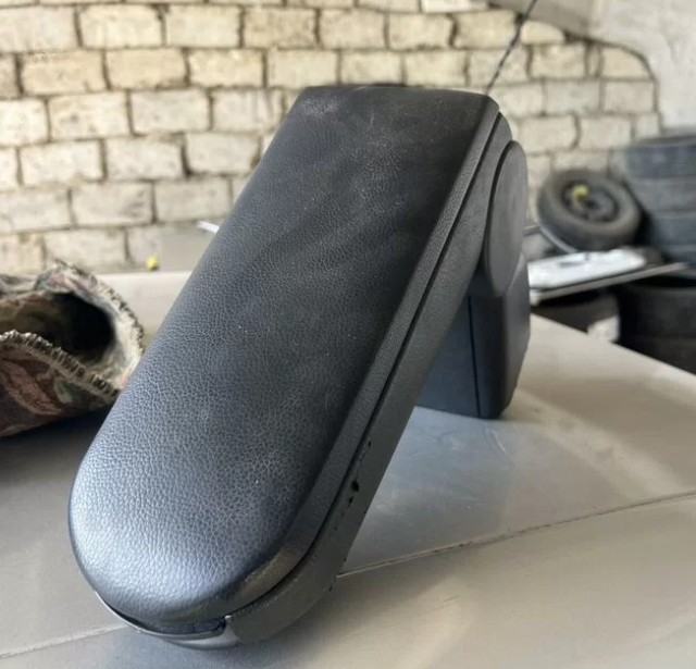 Оригинальный подлокотник Skida Fabia 2 2